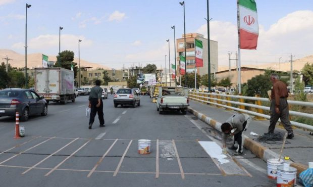 تداوم عملیات رنگ آمیزی عابرین پیاده سطح شهر مهاباد تداوم عملیات رنگ آمیزی عابرین پیاده سطح شهر مهاباد