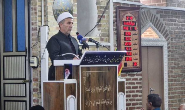 اقامه نماز جمعه در مسجد جامع مهاباد اقامه نماز جمعه در مسجد جامع مهاباد