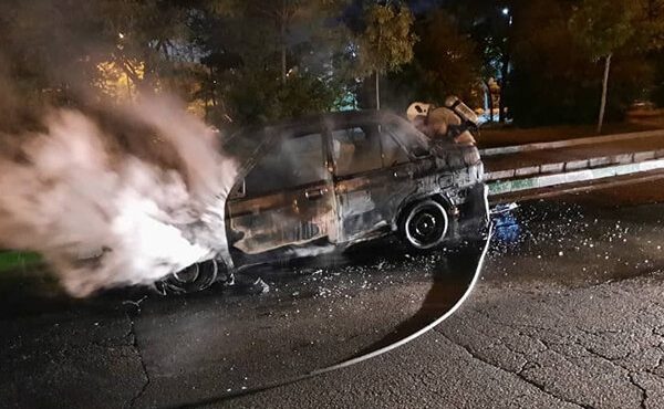 یک دستگاه پراید در مهاباد طعمه حریق شد یک دستگاه پراید در مهاباد طعمه حریق شد